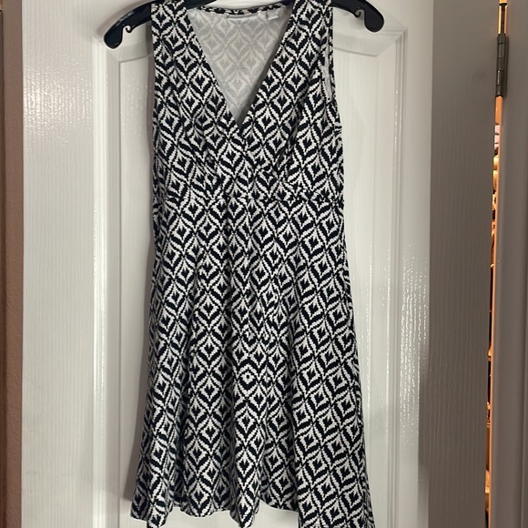New York & Co. Dress with pockets - Picture 2 of 10